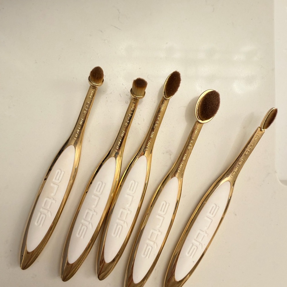 Artis Gold and White Oval Brush Collection